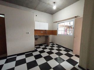 Foto 1 de DEPTOS 2 AMBIENTES, COCINA COMEDOR, HABITACIÓN Y BAÑO.