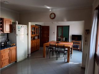Foto 4 de VENTA CASA SOBRE LOTE 1475 m2 EN SAN RAFAEL EXCELENTE ENTORNO