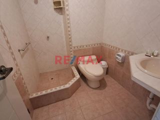 Foto 9 de 🏡 ¡Descubre tu futuro hogar en Chiclayo! 🌟

Te presentamos este acogedor departamento ubicado en la dirección: Los Cactos 330. Con una moderna const