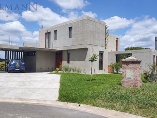 Casa en Alquiler Temporal - Barrio La Calesa - Pilará - Mallmann Propiedades