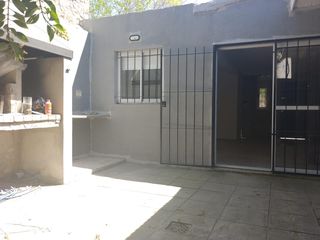 Casa planta baja en venta de dos dormitorios en City Bell 483 / Cno. Belgrano y 21