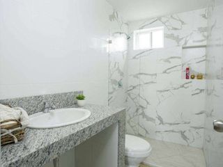 Foto 14 de Venta de Casa en Urb. Casa Laguna, cerca C.C. El Dorado, Samborondon.