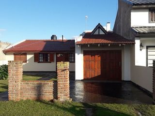Foto 2 de LATORRE PROP. VENDE CHALET DE 5 AMBIENTES CON HERMOSO PARQUE -