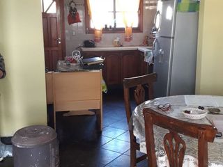 Foto 5 de LATORRE PROP. VENDE CHALET DE 5 AMBIENTES CON HERMOSO PARQUE -