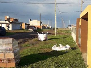 Foto 21 de LATORRE PROP. VENDE CHALET DE 5 AMBIENTES CON HERMOSO PARQUE -
