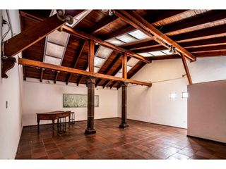CASA COMERCIAL PARA INSTITUCIONES PUBLICAS Y PRIVADAS EMBAJADAS FUNDACIONES EN RENTA SECTOR BELLAVISTA, BOSMEDIANO CENTRO NORTE DE QUITO