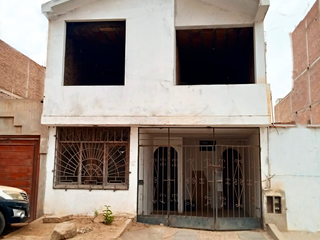 Foto 1 de 🏡 Descubre esta Exclusiva Casa de 2 Pisos en Venta en Chiclayo 🌟

¿Buscas el hogar perfecto para tu familia en un ambiente seguro y agradable? ¡Esta