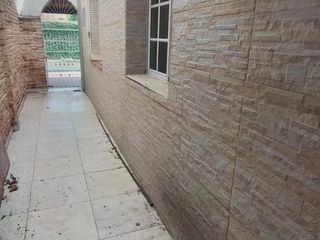Foto 3 de PRECIOSA CASA EN VENTA EN EL BARRIO AGUACATES. A PASOS DE LA COSTANERA.-