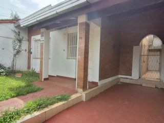 Foto 2 de PRECIOSA CASA EN VENTA EN EL BARRIO AGUACATES. A PASOS DE LA COSTANERA.-