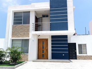 I3 casa en venta en Manta urbanización VIlla Real de 165mt2 que incluye suite