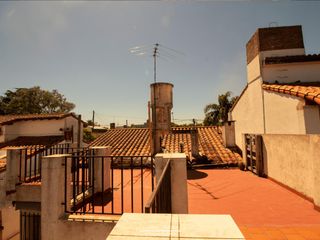 Casa con Patio y Terraza en Venta - Castelar Norte