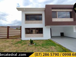 Villa Casa Edificio de venta en Molinopamba – código:20700