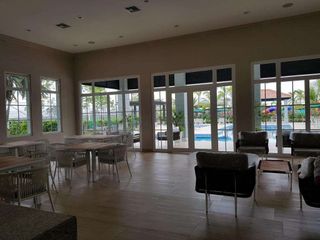 Foto 9 de Venta de Casa esquinera  Modelo Acuarela en Urb. Casa Laguna,cerca riocentro Dorado- Vía a Samborondon