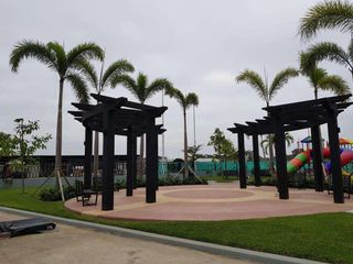 Foto 12 de Venta de Casa esquinera  Modelo Acuarela en Urb. Casa Laguna,cerca riocentro Dorado- Vía a Samborondon
