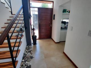Casa en venta - 3 dormitorios 1 baño - Cochera - 350m2 - Manuel B. Gonnet, La Plata