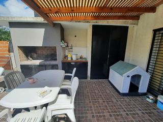 Casa en venta - 3 dormitorios 1 baño - Cochera - 350m2 - Manuel B. Gonnet, La Plata