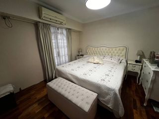 Chalet en venta de 4 dormitorios c/ cochera en Isidro Casanova