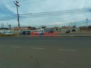 Foto 10 de Primer Nivel: Oficina con medio baño, escalera de acceso al segundo nivel, depósito, almacén con medio baño
Segundo Nivel: 2 Oficinas y un depósito