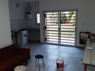 Casa en venta - 1 Dormitorio 1 Baño - Cochera - 180Mts2 - Chivilcoy