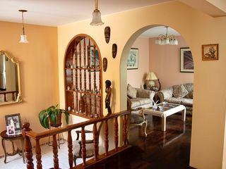 Foto 1 de EXCELENTE CASA EN CONDOMINIO SAN BORJA LISTA PARA HABITAR