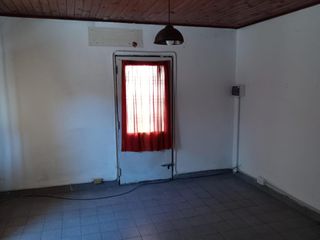 Venta Casa en Lanús Este  3 ambientes con Garaje y Fondo con Quincho