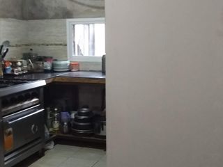 Casa en venta - 6 dormitorios 4 baños - cocheras - El Retiro, La Plata