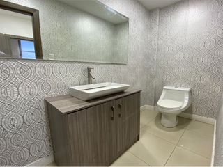 Foto 9 de edificio de oficinas de venta en manta