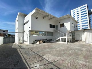 Foto 10 de edificio de oficinas de venta en manta