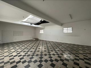 Foto 5 de Excelente establecimiento de 335 m2 cubiertos, Villa Lynch
