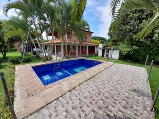 Se vende hermosa finca con piscina en Santa Elena El Cerrito Valle
