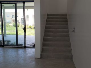 Foto 4 de CHALET DE 4 AMBIENTES DE CATEGORIA EN RUMENCO JOVEN, A ESTRENAR, VENDE Y PERMUTA