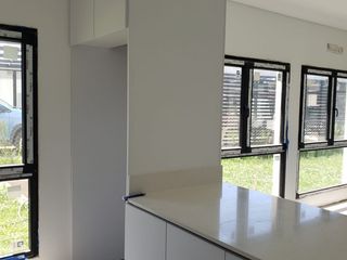 Foto 5 de CHALET DE 4 AMBIENTES DE CATEGORIA EN RUMENCO JOVEN, A ESTRENAR, VENDE Y PERMUTA