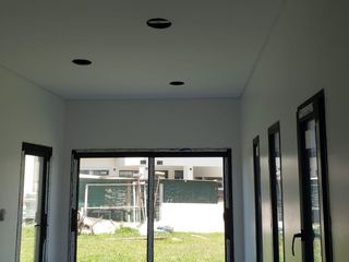 Foto 3 de CHALET DE 4 AMBIENTES DE CATEGORIA EN RUMENCO JOVEN, A ESTRENAR, VENDE Y PERMUTA
