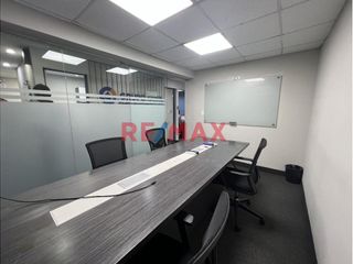 Foto 4 de ****** Disponible a partir del 02 de Mayo****** 

En el exclusivo Edificio Corporativo CENTRUM, esta oficina ofrece la combinación perfecta de ubica