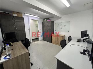 Foto 5 de ****** Disponible a partir del 02 de Mayo****** 

En el exclusivo Edificio Corporativo CENTRUM, esta oficina ofrece la combinación perfecta de ubica