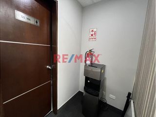 Foto 12 de ****** Disponible a partir del 02 de Mayo****** 

En el exclusivo Edificio Corporativo CENTRUM, esta oficina ofrece la combinación perfecta de ubica