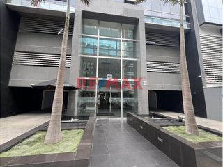 Foto 1 de ****** Disponible a partir del 02 de Mayo****** 

En el exclusivo Edificio Corporativo CENTRUM, esta oficina ofrece la combinación perfecta de ubica