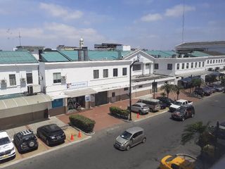 Consultorios de alquiler frente al Hospital Bicentenario, sector Centro.