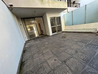 Montevideo 500, un dormitorio con balcón terraza.-
