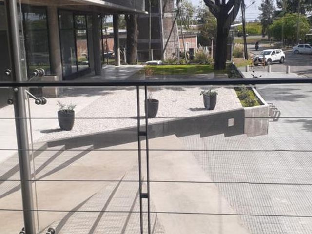 OFICINA DE 82 M2. MUY LUMINOSA. KITCHINETTE- AA . PLANTA LIBRE