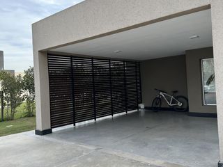 Casa en Puerto Roldán - Piscina - Tenis - Lago - Quincho - Agua Potable - diseño