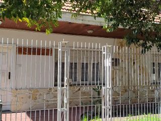 Casa en venta - 4 Dormitorios 2 Baños - Cochera - 324Mts2 - Florencio Varela