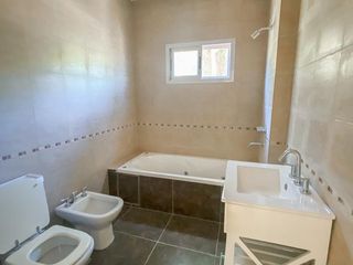 Venta - casa a estrenar en Rincon de Milberg, Tigre.