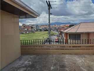 Casa en venta semi comercial sector Cdla alvarez cerca del hospital. san blas cañaribamba