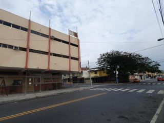 Venta/Alquiler de Edificio Comercial Esquinero en Centro/Sur (LC)