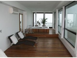 Edificio Torres del Golf. 3 ambientes con cochera. Vista plena al mar y al golf.