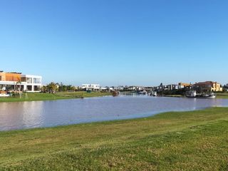 Foto 2 de Espectacular lote al agua en Barrio Náutico Albanueva. Rincón de Milberg, Tigre