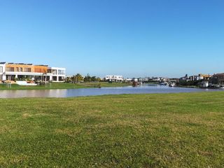 Foto 3 de Espectacular lote al agua en Barrio Náutico Albanueva. Rincón de Milberg, Tigre