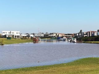 Foto 1 de Espectacular lote al agua en Barrio Náutico Albanueva. Rincón de Milberg, Tigre