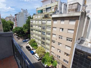 Foto 4 de Dos ambientes a la calle con balcon. Zona Hermitage / Aldrey